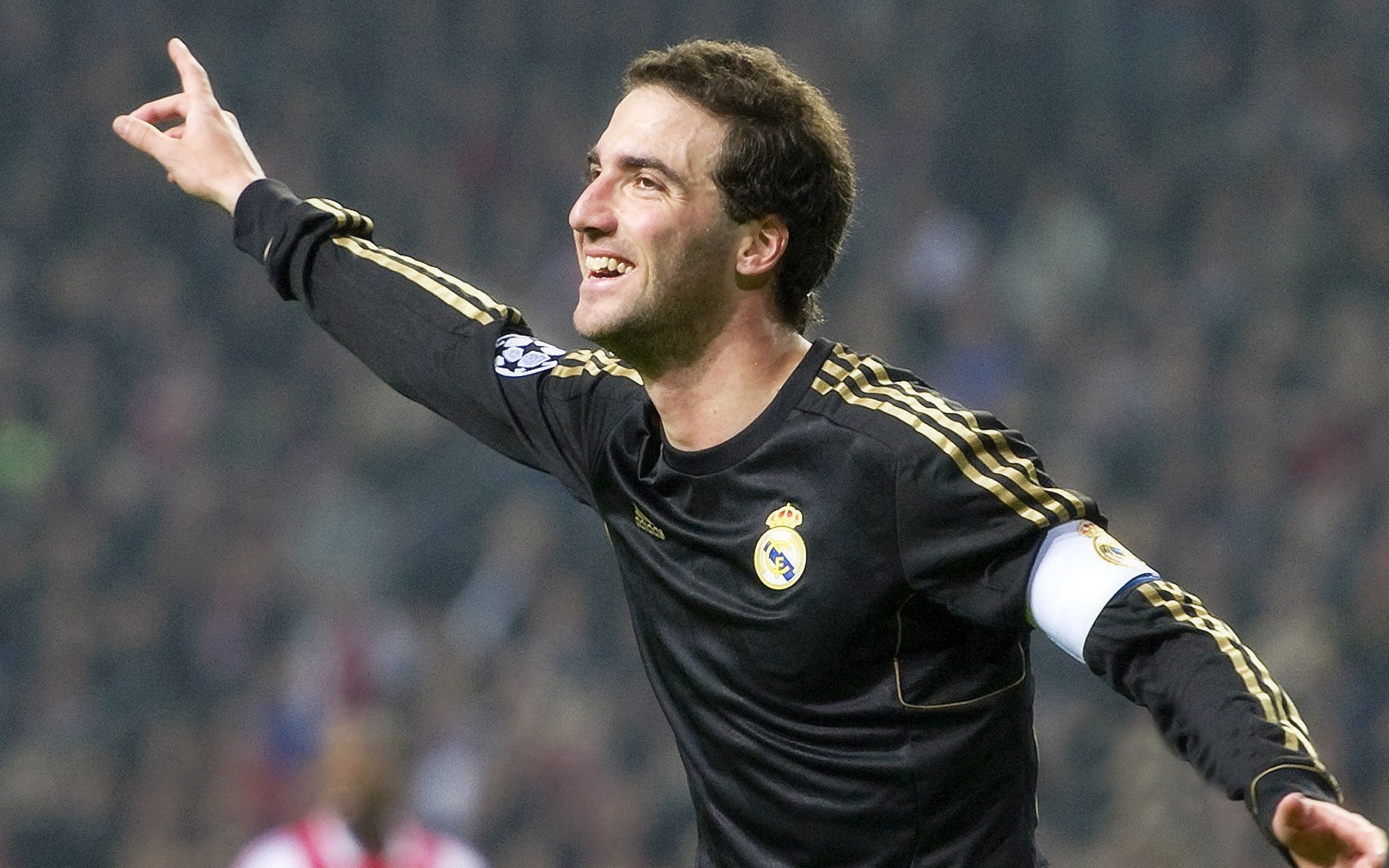 俱乐部与赞助商合作推出球迷福利活动,俱乐部赞助费排行榜